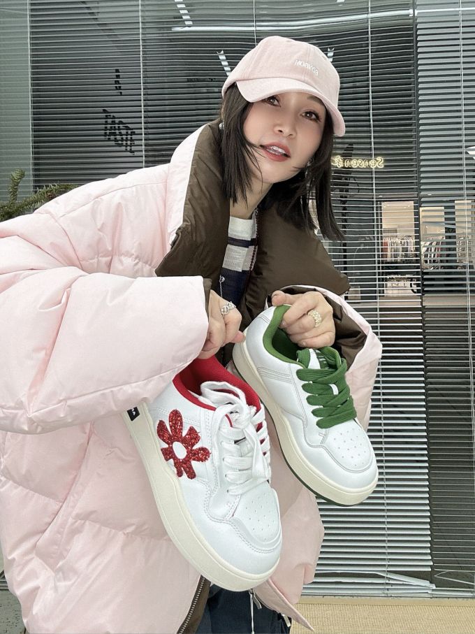 微蓝 蓝晕色 浅灰色 中帮 皮革 