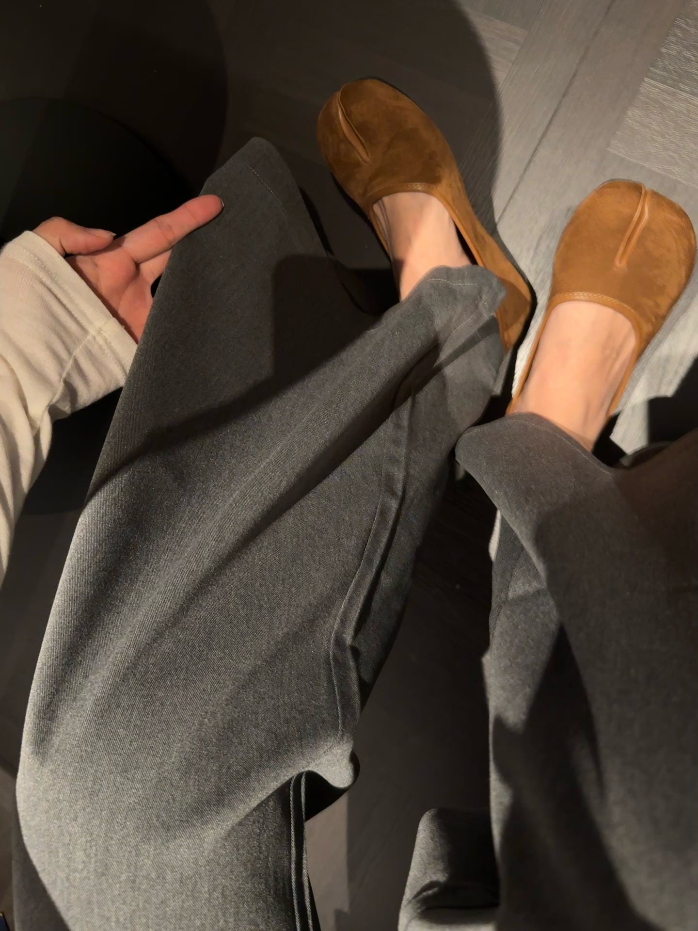 僧袍色 烤山核桃 异形头-分趾 低帮 一脚蹬 深口鞋 皮革  - VALI鞋履AI设计主图