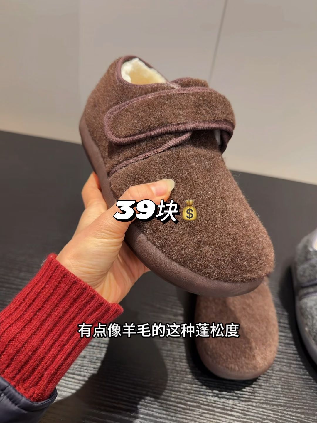 橡子色 软淤泥 巧克力软糖 圆头 低帮 绒毛/绒面 魔术贴  - VALI鞋履AI设计主图