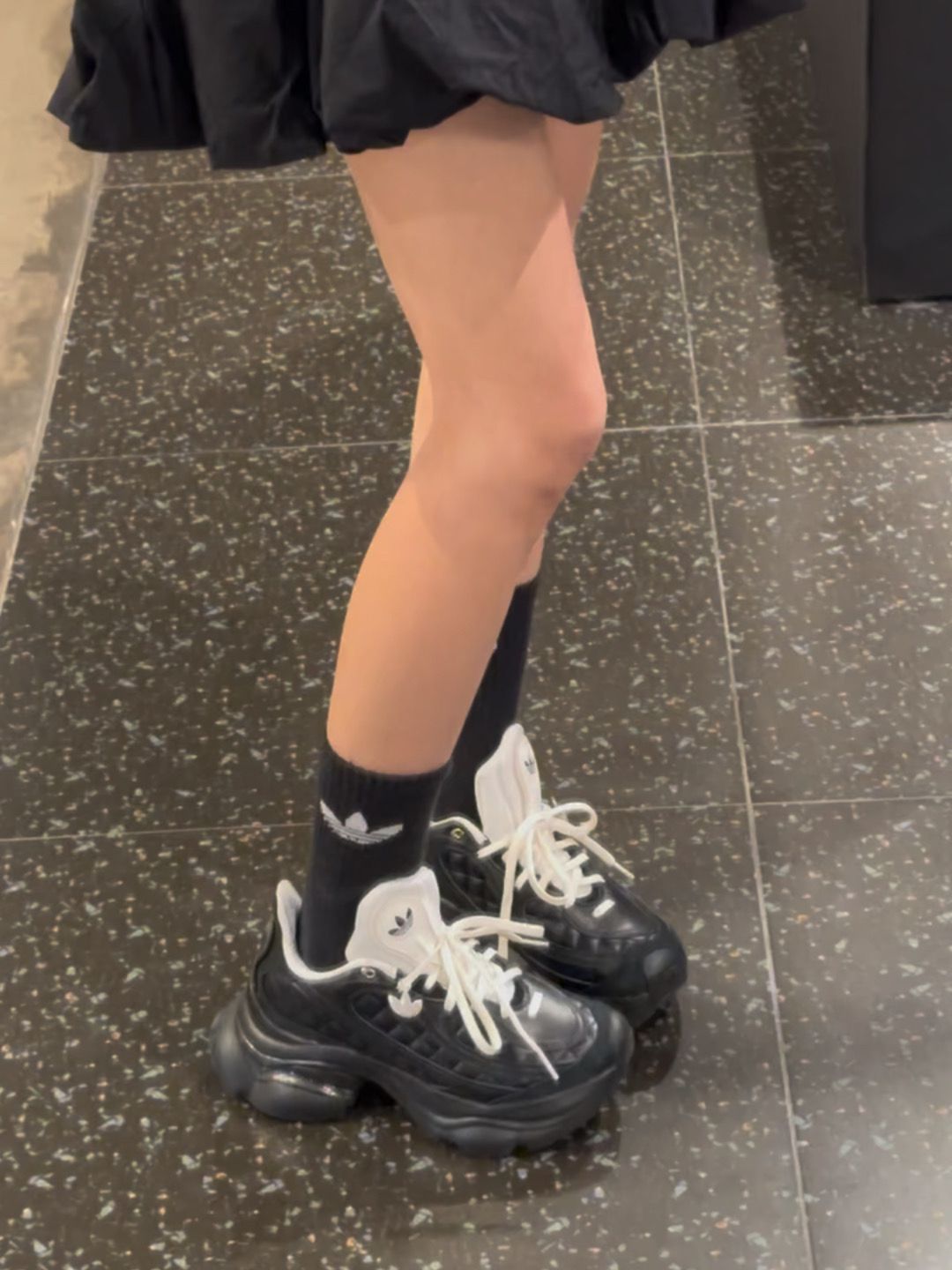 陨石色 灯黑 墨黑色 低帮 系带  - VALI鞋履AI设计主图