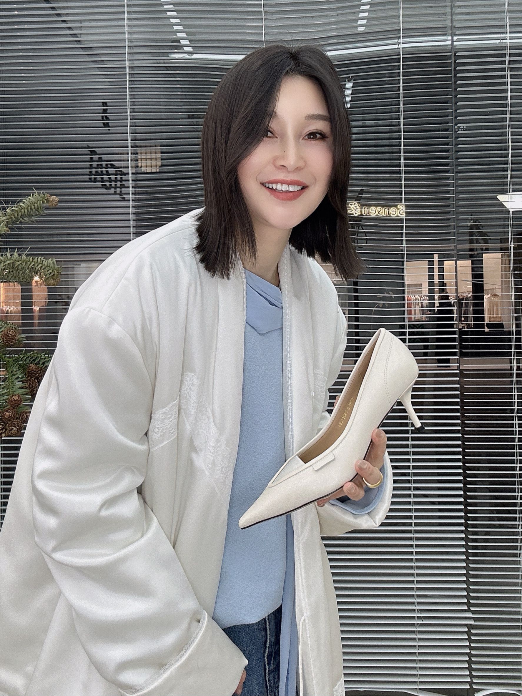 正装面料 H型 颈线领 中长袖 基础袖 蒸汽蓝 云雾色 灰日 基础扣饰  - VALI鞋履AI设计主图