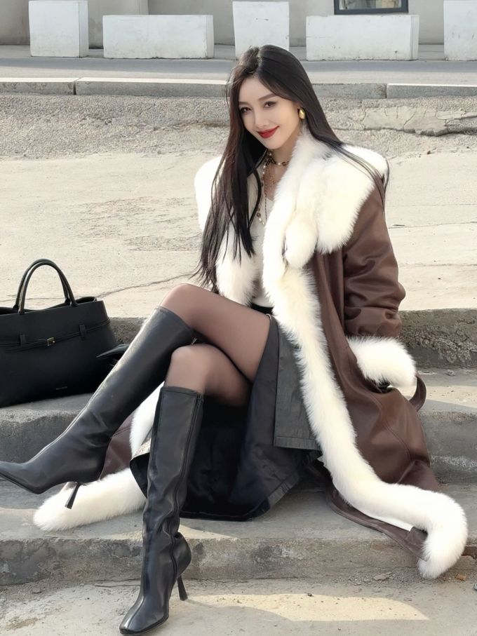 H型 翻领 中长袖 裘毛袖 无烟煤色 婴儿爽身粉 咖啡色 基础扣饰 