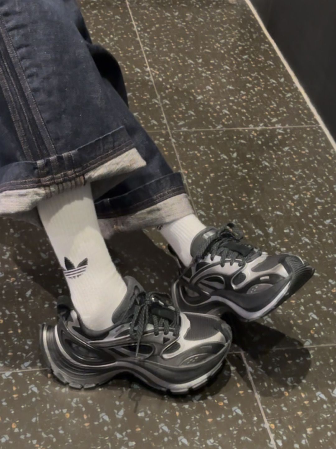 深洞 墨黑色 灯黑 低帮 系带  - VALI鞋履AI设计主图