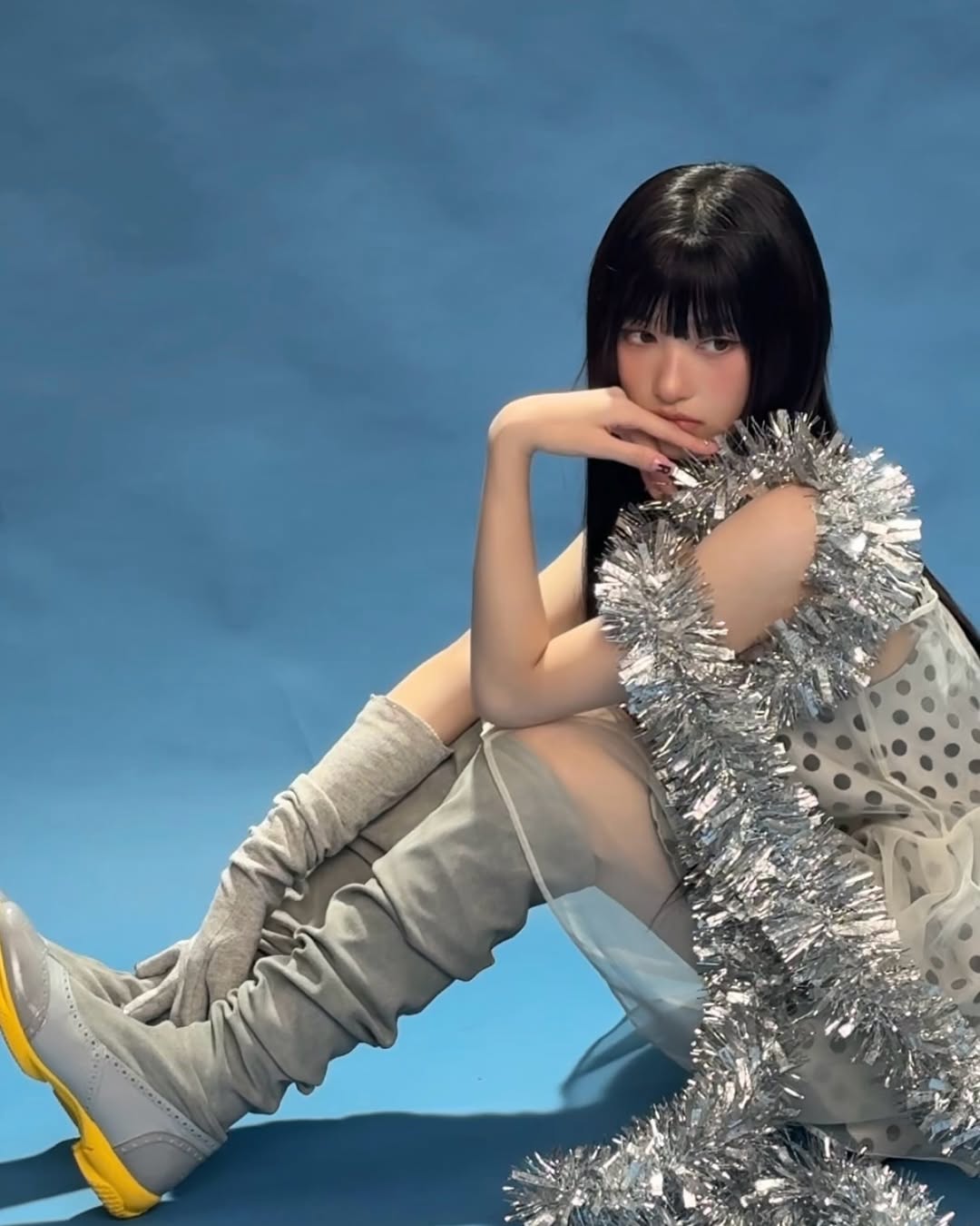 特殊面料 S型 立领 无袖 满印&循环 钉珠-亮片 青铜色 雾号 地下世界 流苏  - VALI鞋履AI设计主图