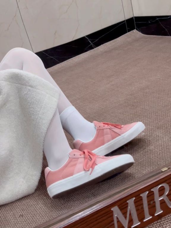 脸红 冰草莓色 粉红海豚 低帮 系带  - VALI鞋履AI设计主图
