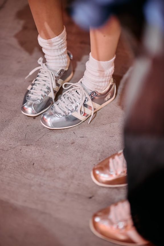 玫瑰雨滴 雨滴 淡兰花色 低帮 系带 皮革  - VALI鞋履AI设计主图