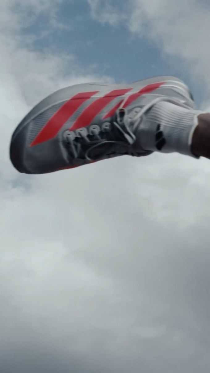 暗深蓝黑色 灰白色 岩石边缘 低帮 系带 