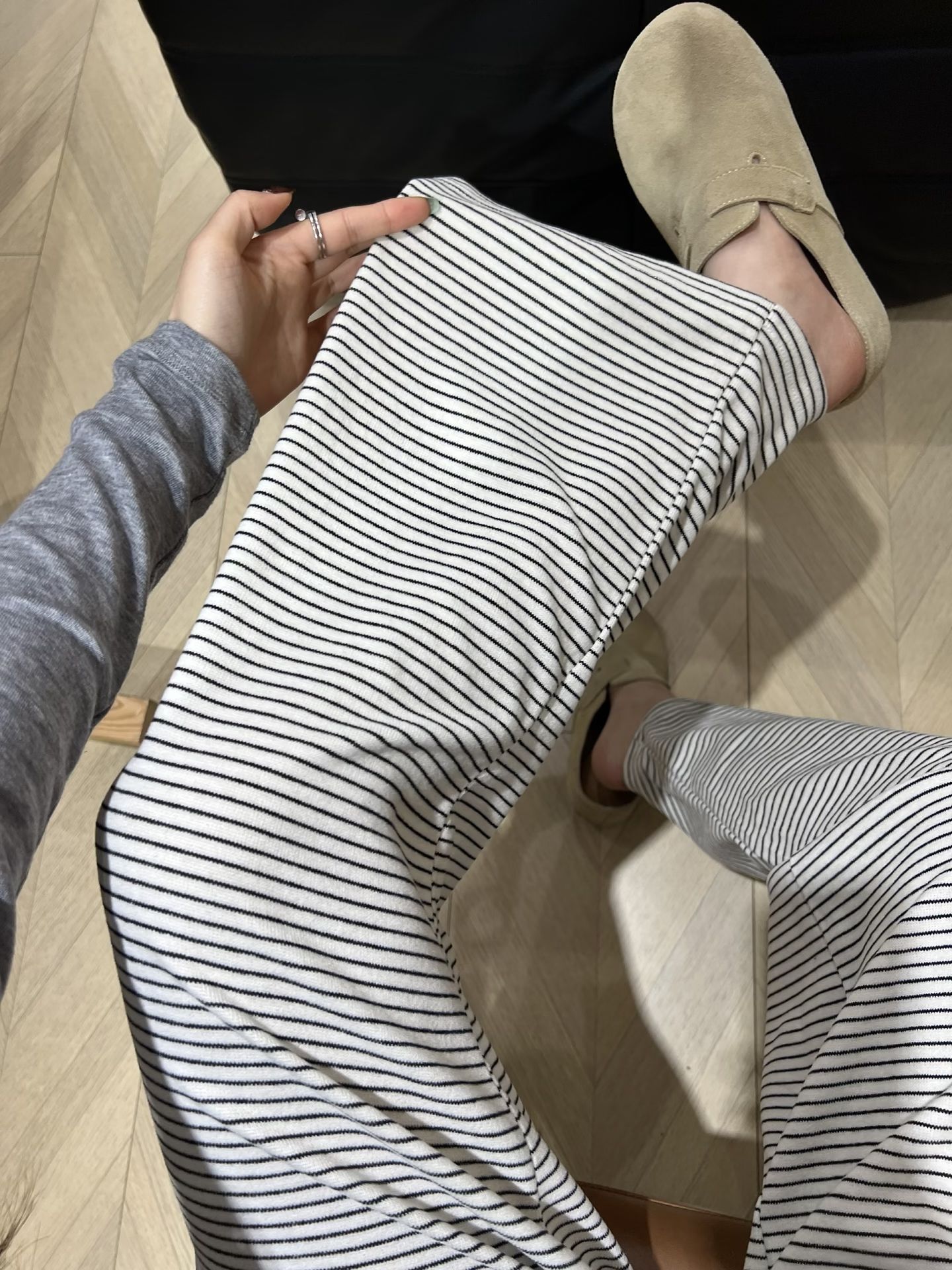 橄榄灰 浅卡其色 斜纹布色 圆头 皮革  - VALI鞋履AI设计主图