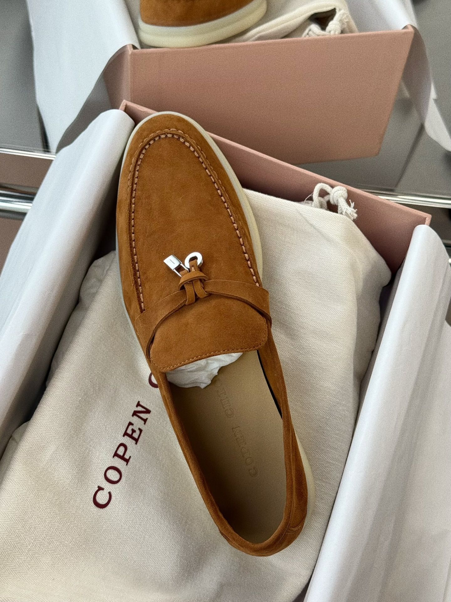 香料色 南瓜香精色 浓茶色 圆头 一脚蹬 深口鞋 皮革  - VALI鞋履AI设计主图