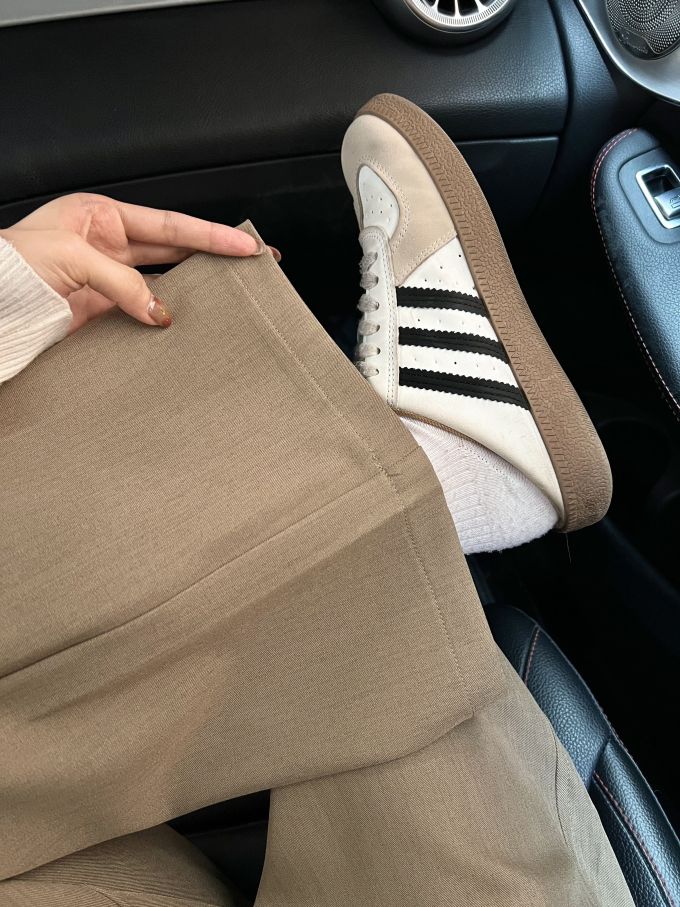 雪白 深洞 土罐色 低帮 系带 