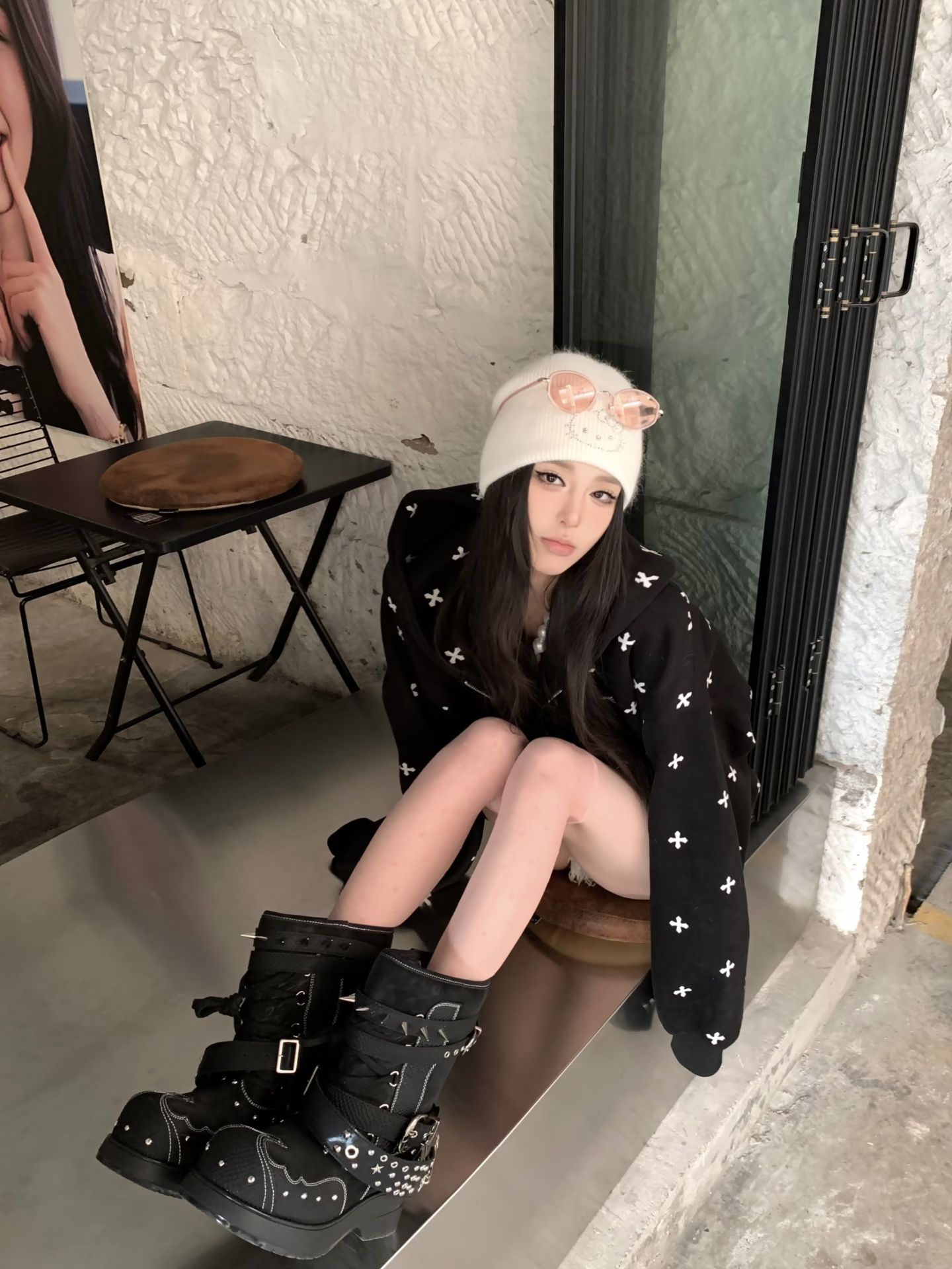 H型 连帽领 超长袖 基础袖 满印&循环 印花 陨石色 咖啡褐色  - VALI鞋履AI设计主图