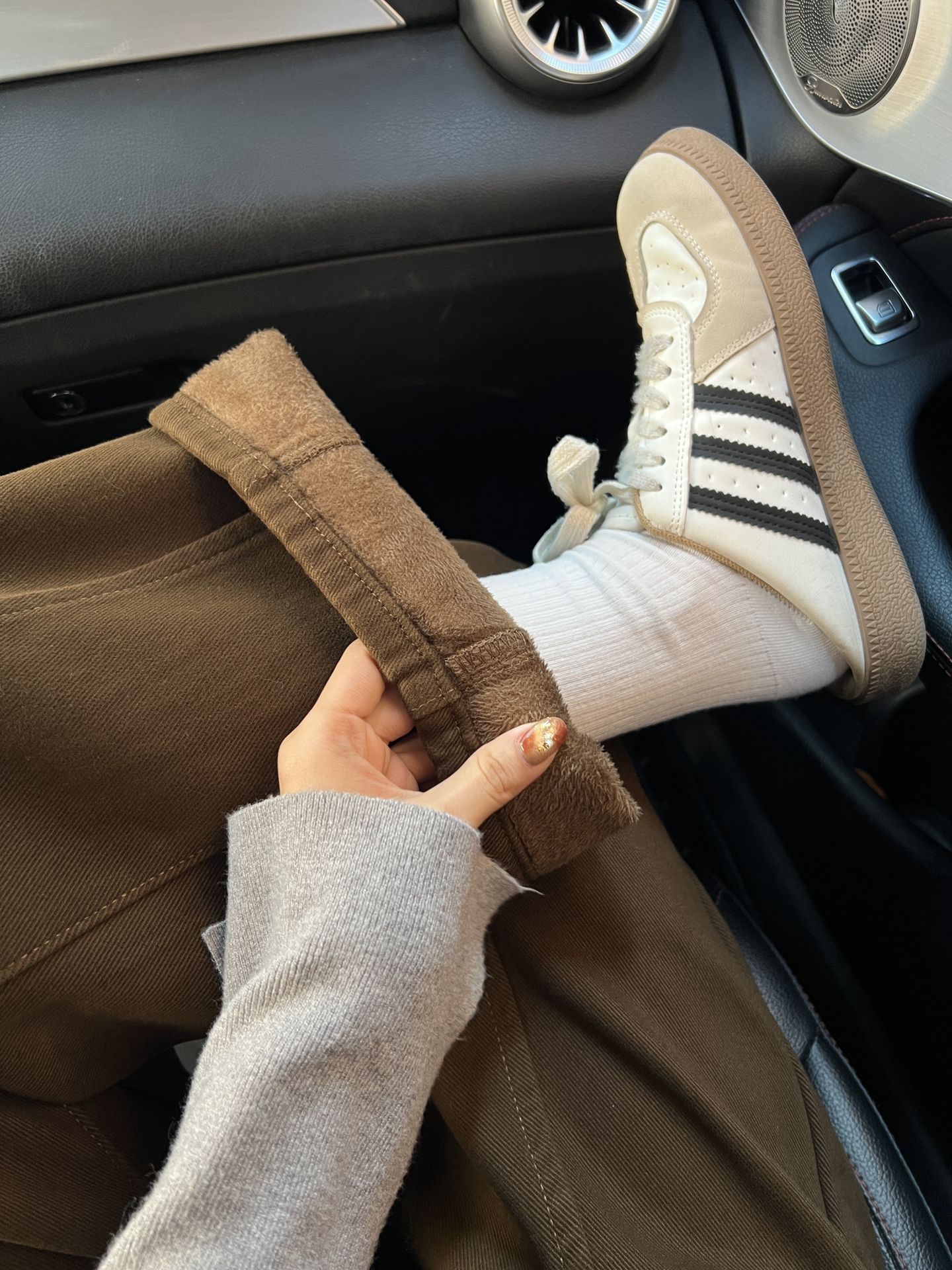 阿芬宾舍犬 香槟白 砂砾色 低帮 系带 布面  - VALI鞋履AI设计主图