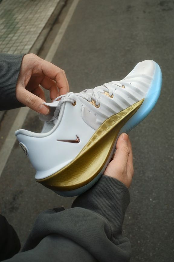 僧袍色 灌浆 蓝晕色 低帮 皮革  - VALI鞋履AI设计主图