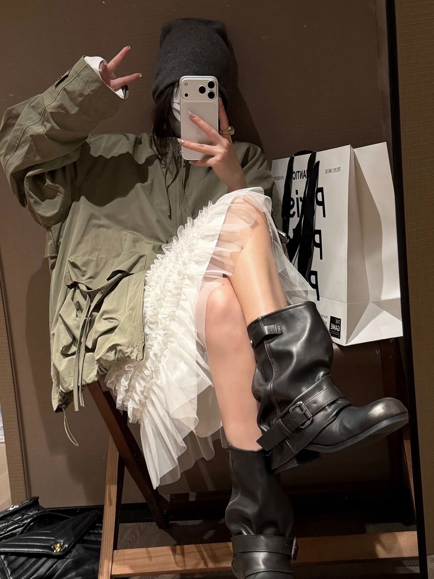 陨石色 棕灰色 灯黑 袢扣 皮革  - VALI鞋履AI设计主图