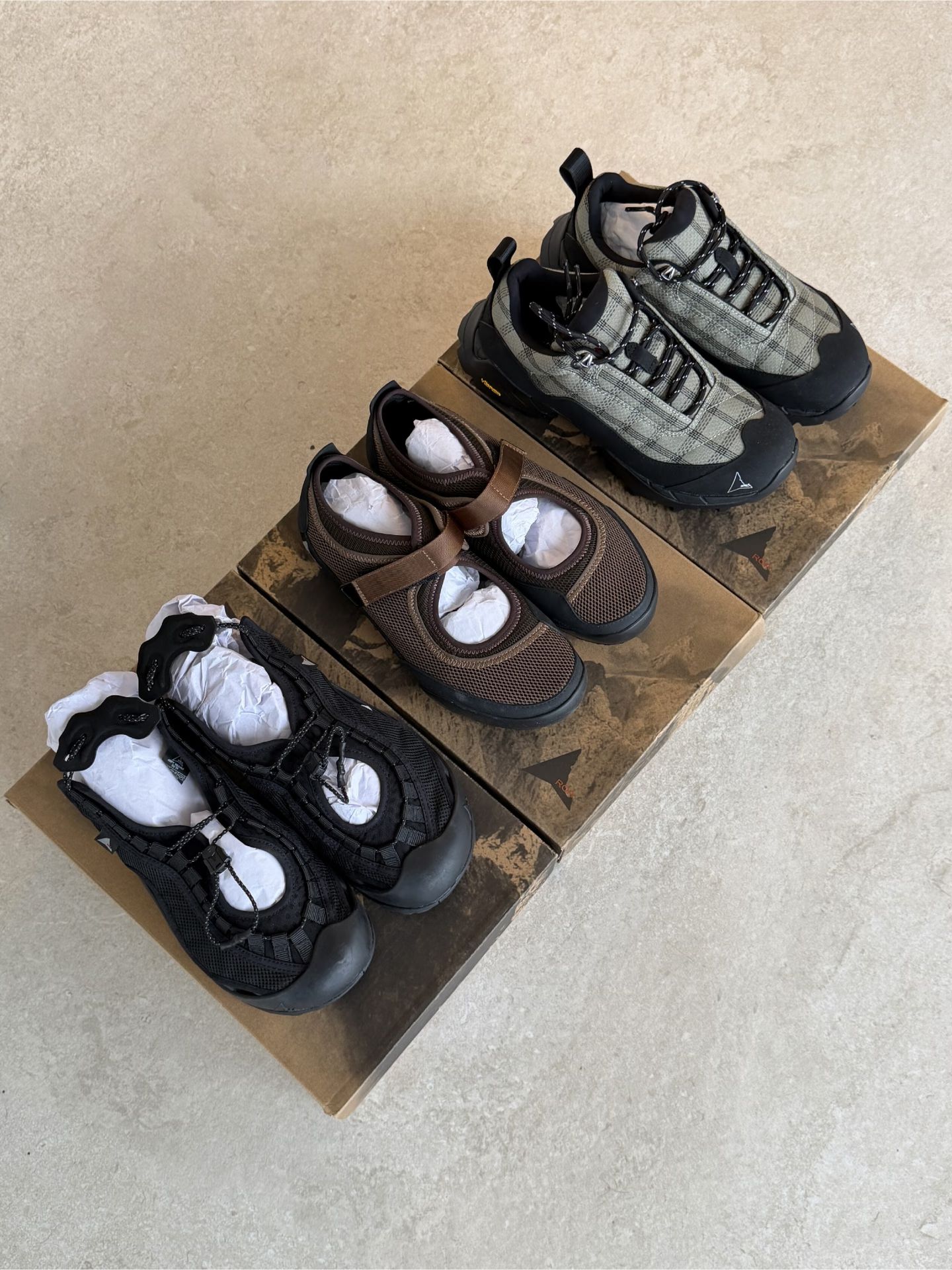 燕尾服 卤素蓝 日光蓝 圆头 低帮  - VALI鞋履AI设计主图