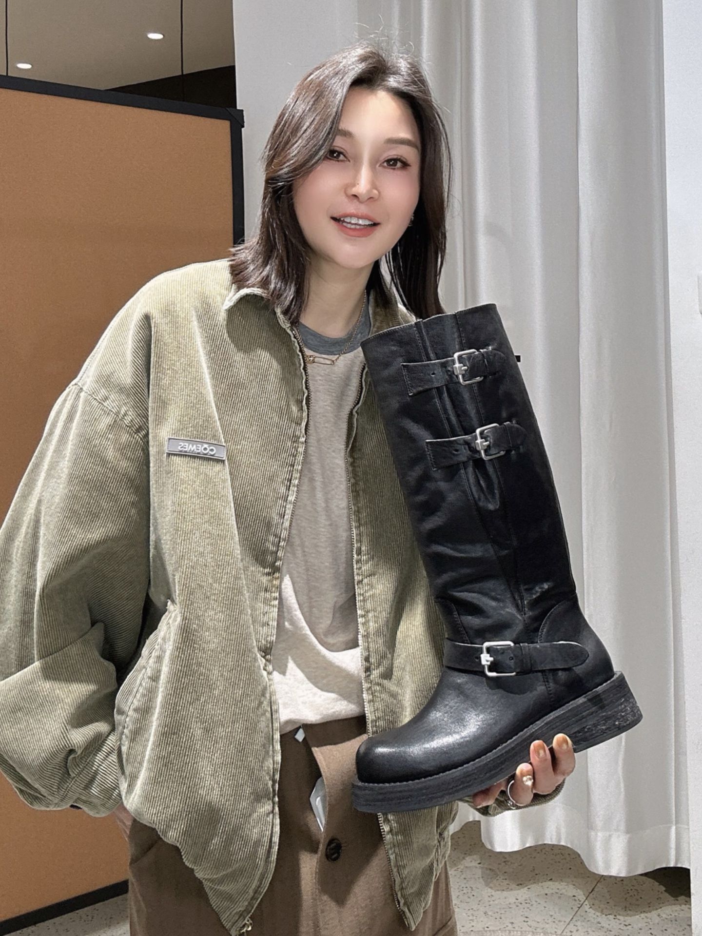 灯芯绒 H型 基础袖 停电色 板岩黑 铝灰色 基础扣饰 基础拉链 韩系休闲 休闲  - VALI鞋履AI设计主图