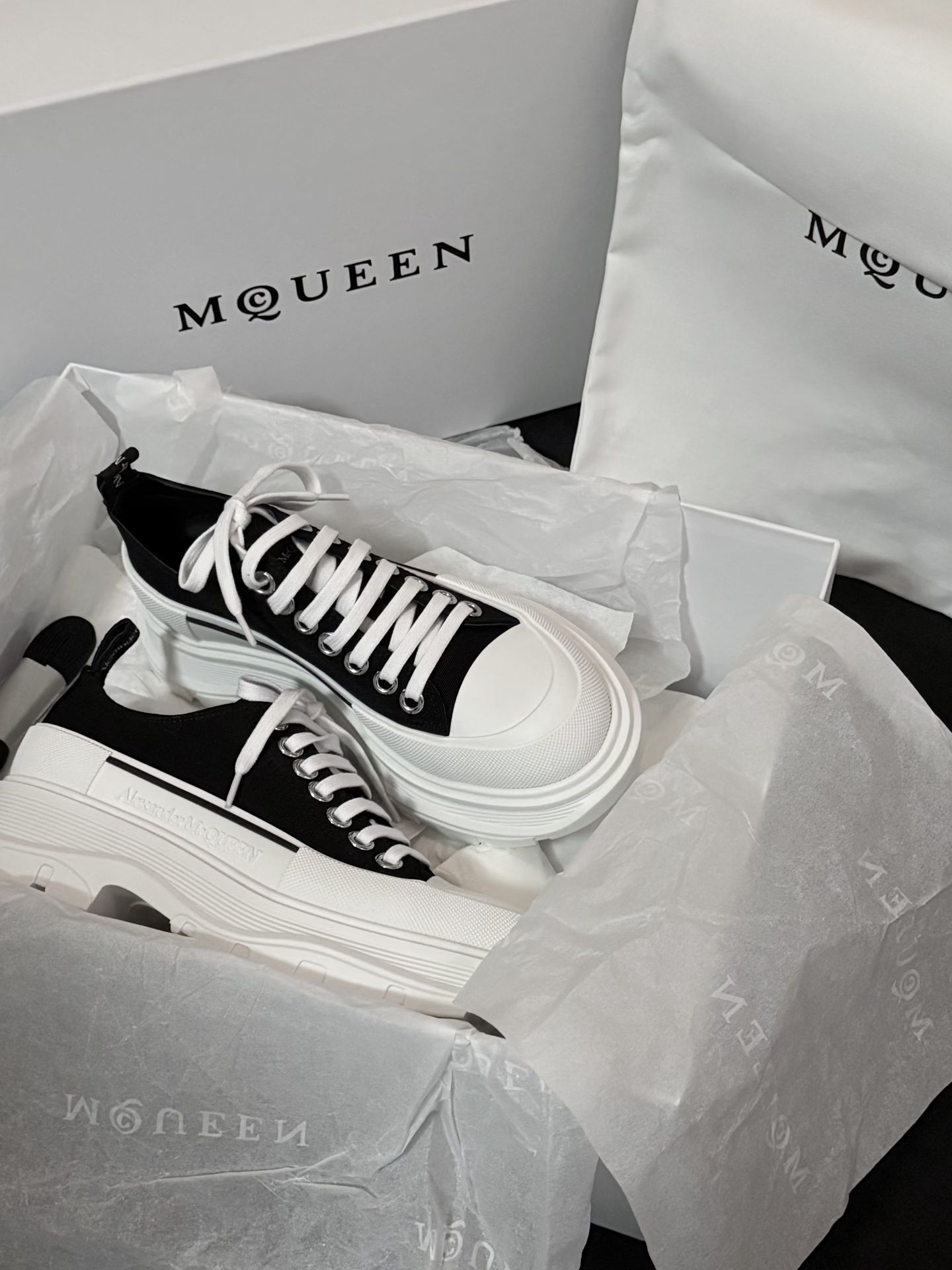 燕尾服 描绘灰 白云母 低帮 系带 布面  - VALI鞋履AI设计主图