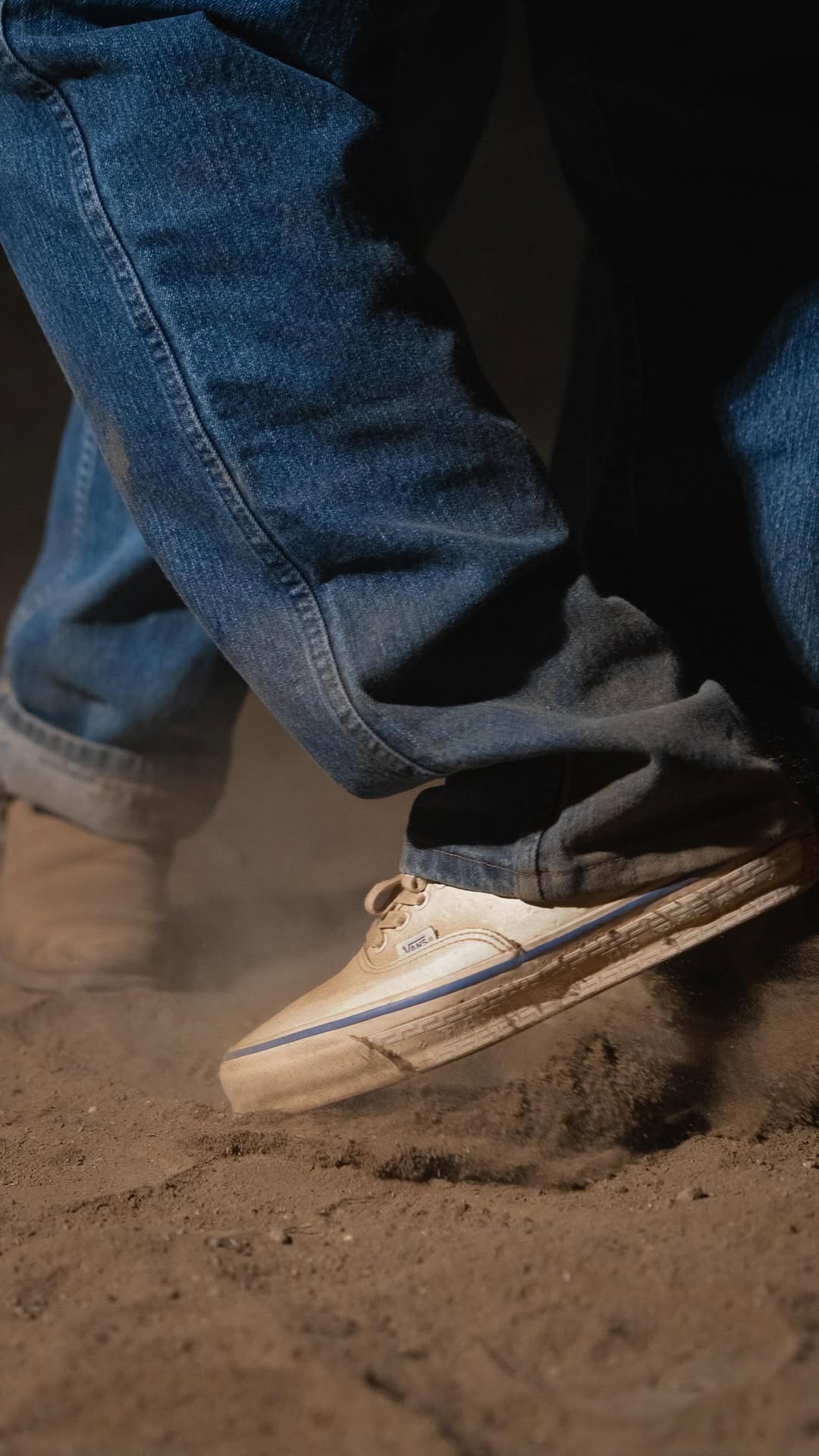 陨石色 阿芙佳朵 咖啡褐色 松紧带 布面  - VALI鞋履AI设计主图