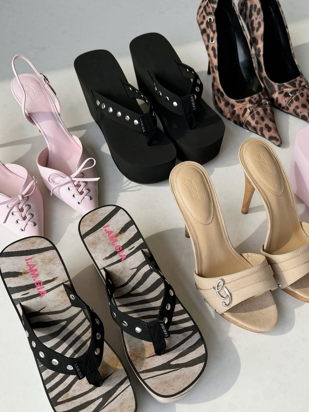 高跟 细跟 深洞 棕灰色 城堡灰 无帮 皮革  - VALI鞋履AI设计主图