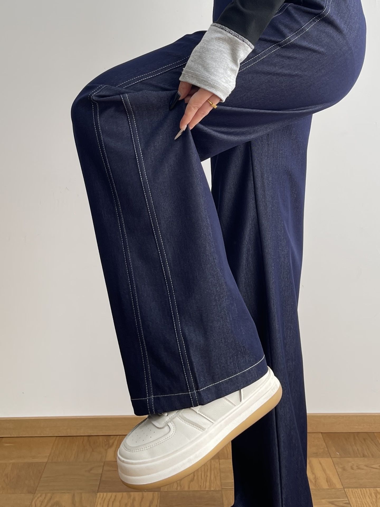 牛仔面料 撞色线迹 海蓝色 深宝蓝 深钴蓝色  - VALI鞋履AI设计主图