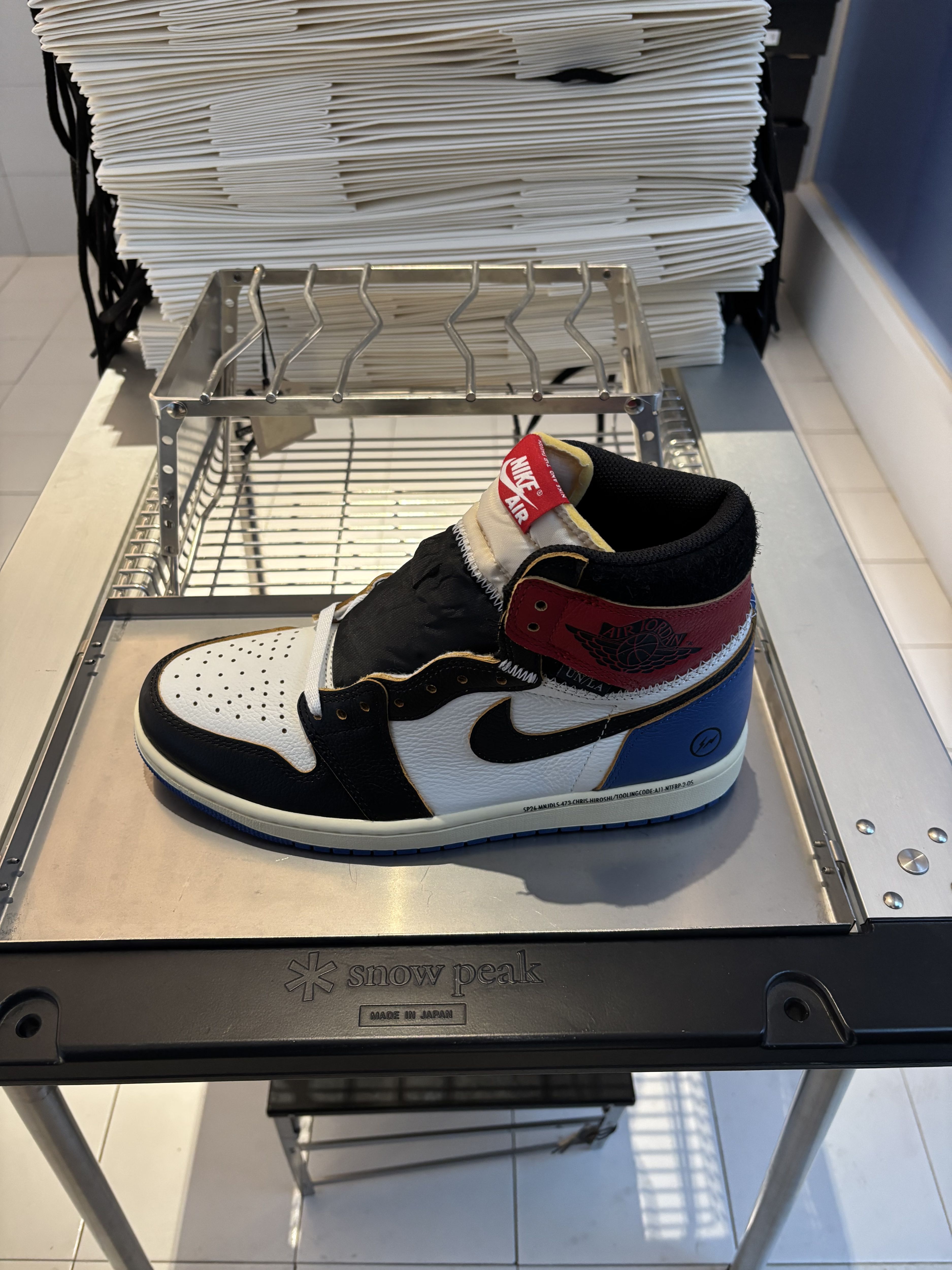 燕尾服 深酒红 石板 高帮 系带 皮革  - VALI鞋履AI设计主图