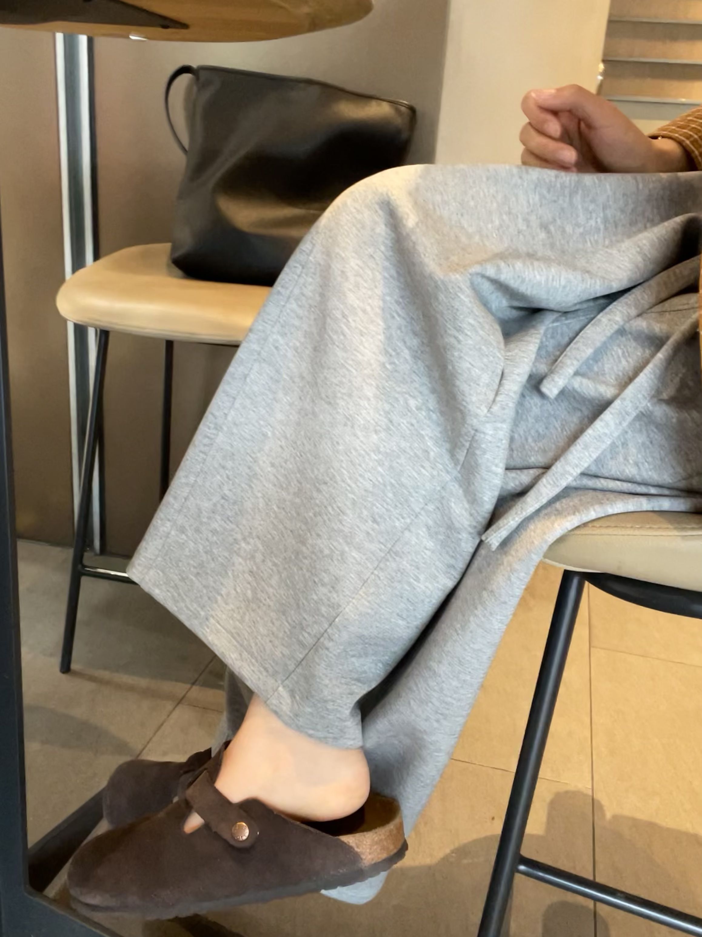 咖啡褐色 板岩黑 黑棕色 无帮 皮革  - VALI鞋履AI设计主图