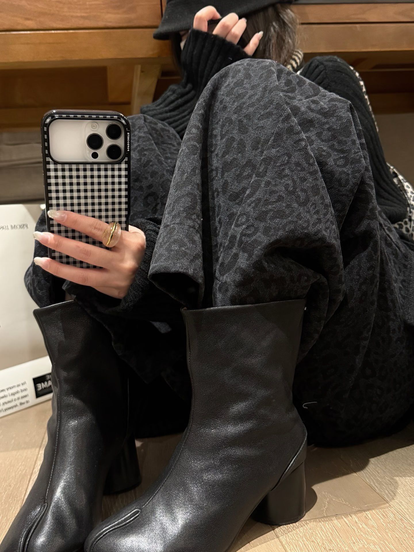 中跟 粗跟 深洞 橄榄黑 灯黑 异形头-分趾 皮革  - VALI鞋履AI设计主图