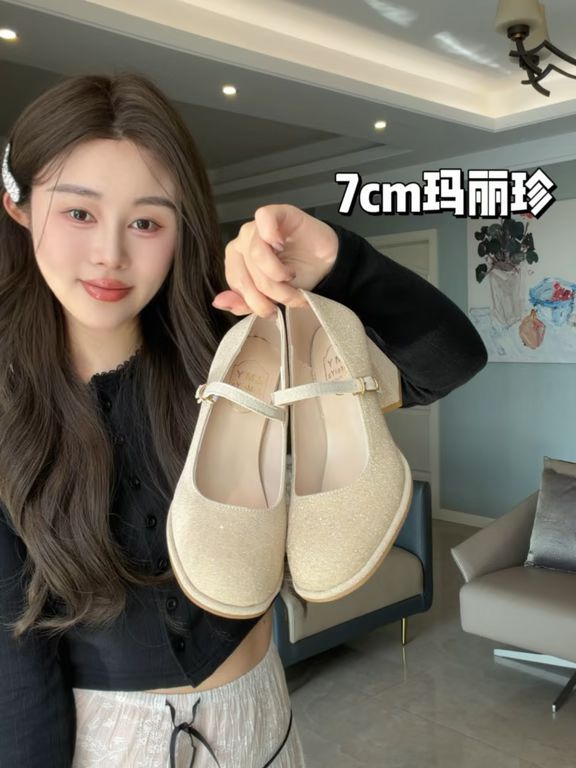 砂砾色 浅卡其色 冰露色 圆头 袢扣 中口鞋 皮革  - VALI鞋履AI设计主图