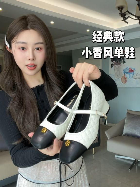 针织面料 圆形领 中长袖 基础袖 无底洞 钟乳石 浅翡翠色 基础扣饰  - VALI鞋履AI设计主图