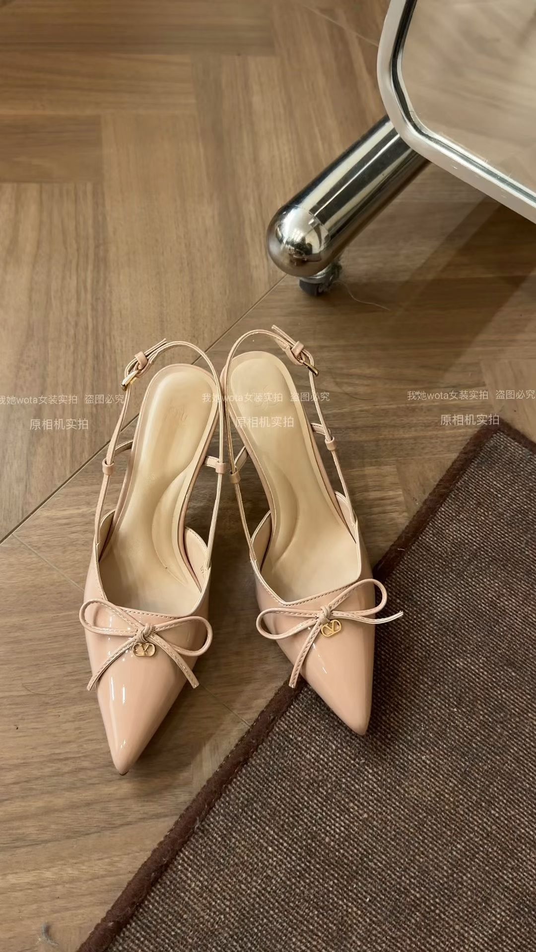 云雀色 杏仁黄 米黄色 无帮 袢扣 皮革  - VALI鞋履AI设计主图