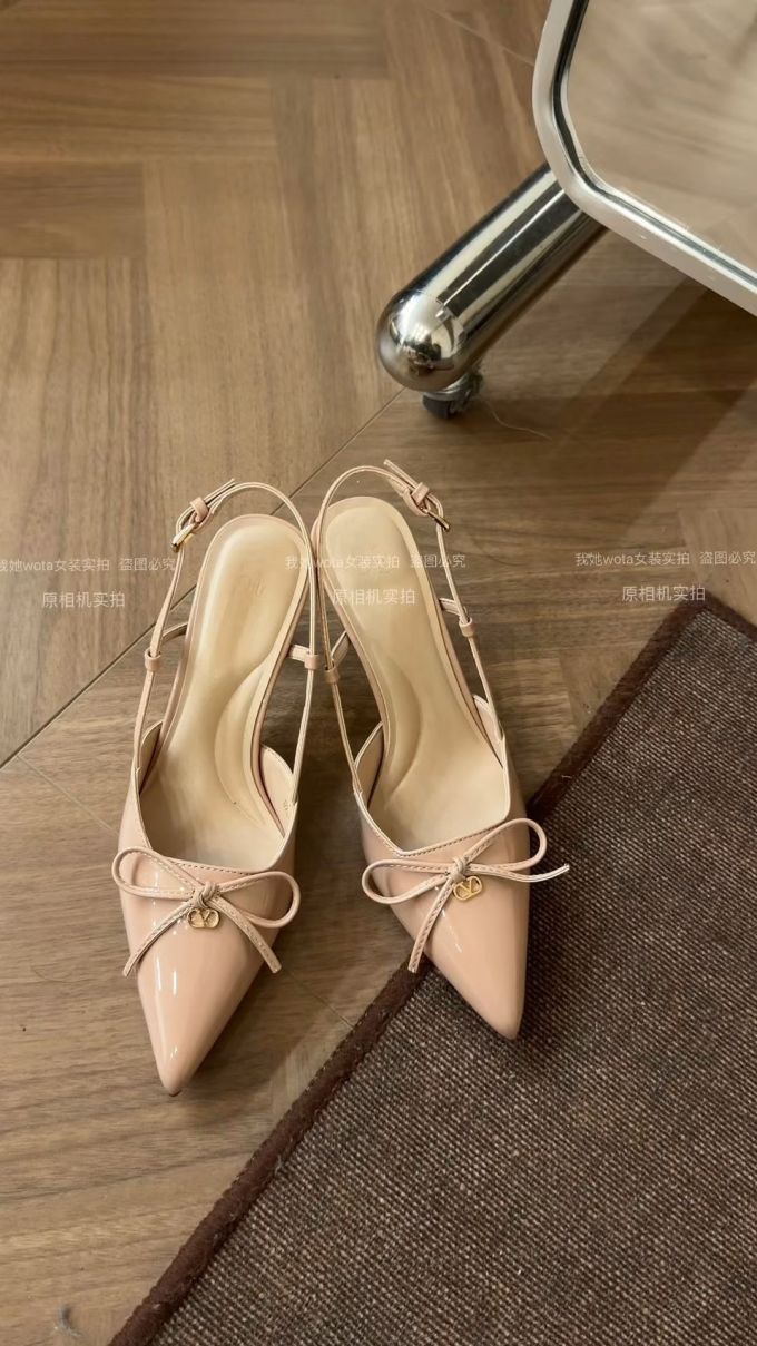 云雀色 杏仁黄 米黄色 无帮 袢扣 皮革 