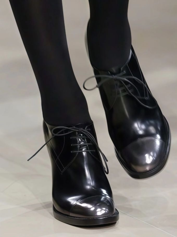 燕尾服 黄貂鱼 暗水银色 系带 皮革 