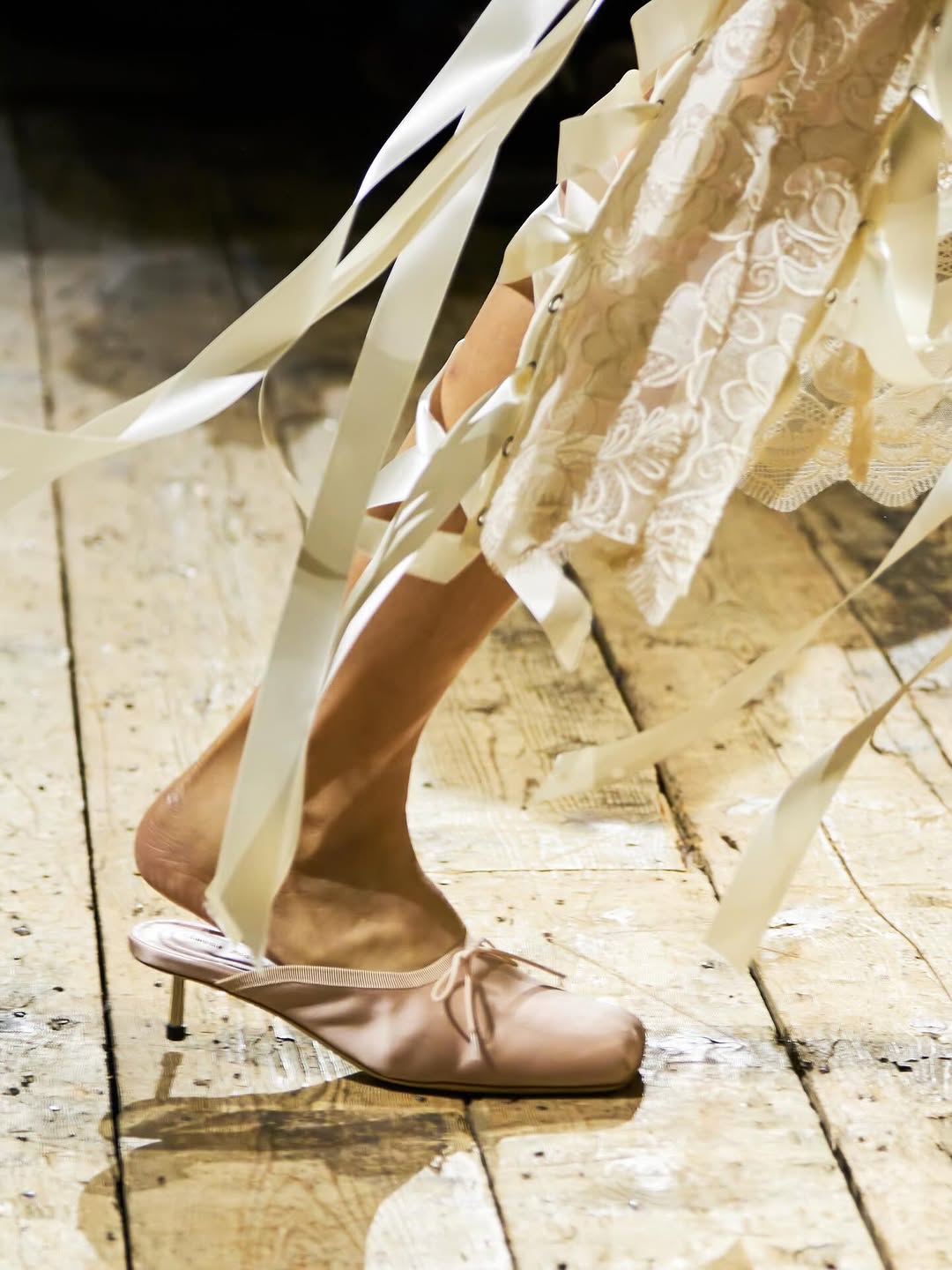 僧袍色 榛子 烟草色 浅口鞋 皮革  - VALI鞋履AI设计主图