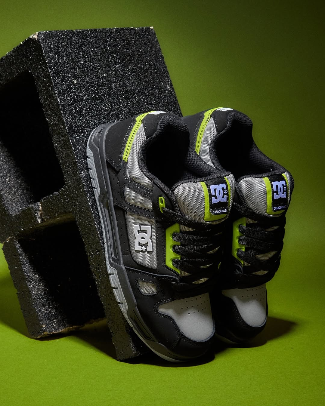 陨石色 深军绿色 暗影蓝 低帮 系带  - VALI鞋履AI设计主图