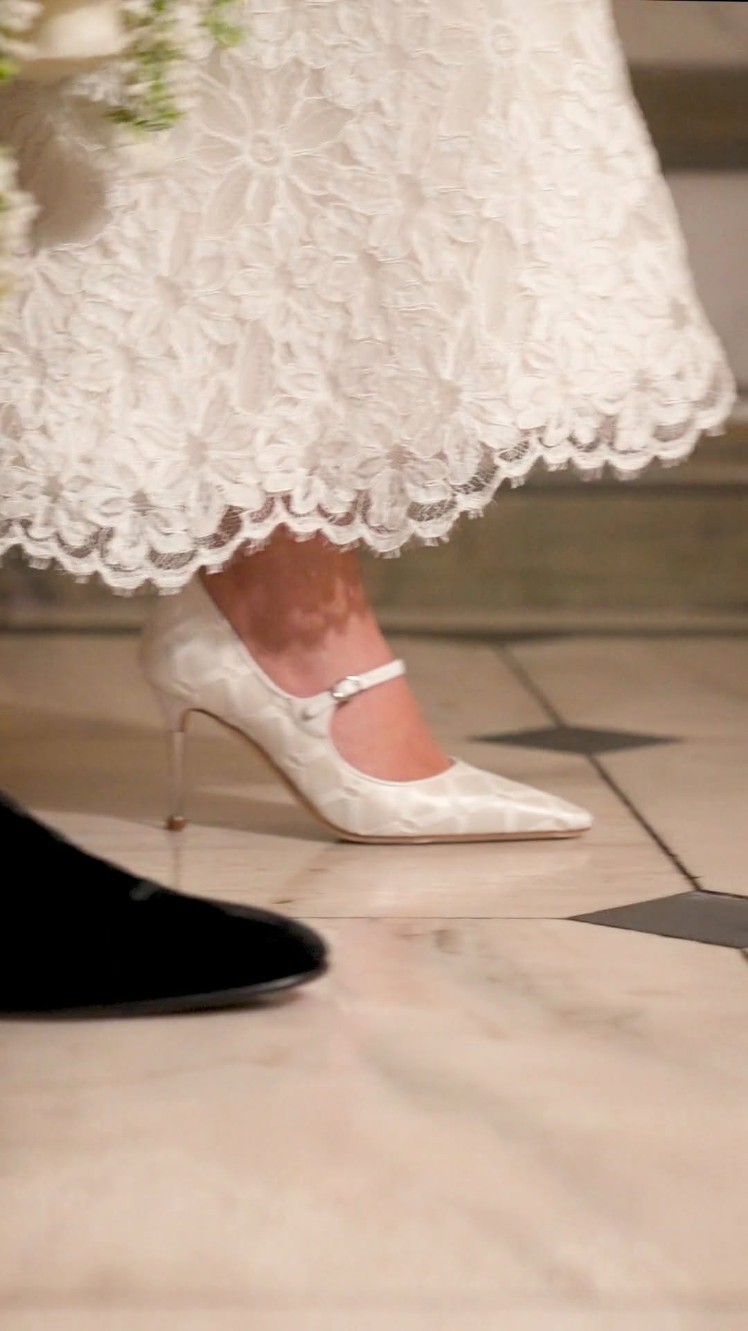 轻粉色 月夜色 纯粹的幸福 尖头 浅口鞋 皮革  - VALI鞋履AI设计主图