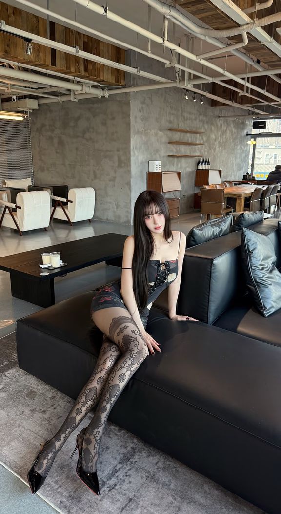 陨石色 棕灰色 暴雨色 尖头  - VALI鞋履AI设计主图