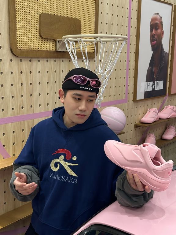 针织面料 H型 连帽领 中长袖 基础袖 局部印染 字母 印花 海洋洞穴 领结蓝 玫瑰触感 基础绳带  - VALI鞋履AI设计主图