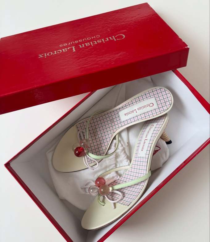 蘑菇色 淡灰紫色 古裙衬 无帮 