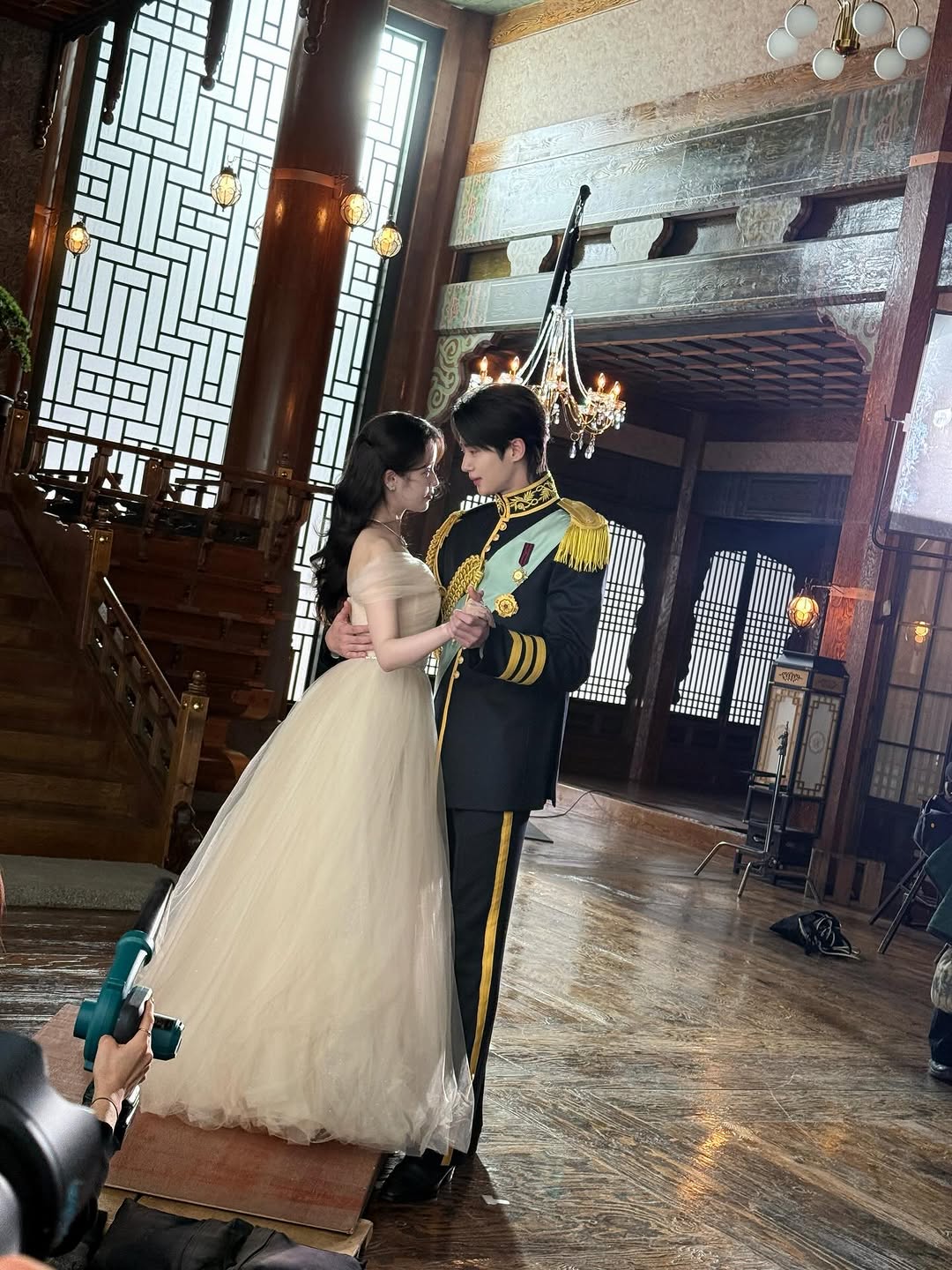 纱 A型 无袖 层叠 木灰色 脆饼色 白胡椒粉色  - VALI鞋履AI设计主图