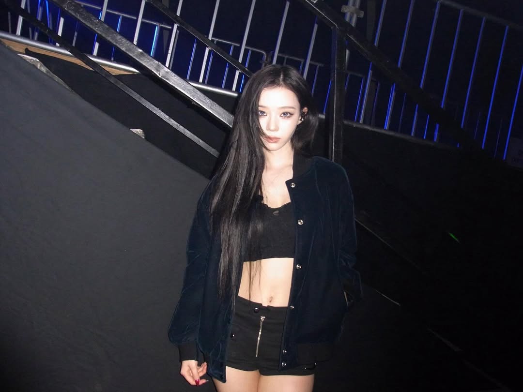 丝绒 H型 基础袖 蓝黑色 基础扣饰 ABG辣妹 辣妹  - VALI鞋履AI设计主图