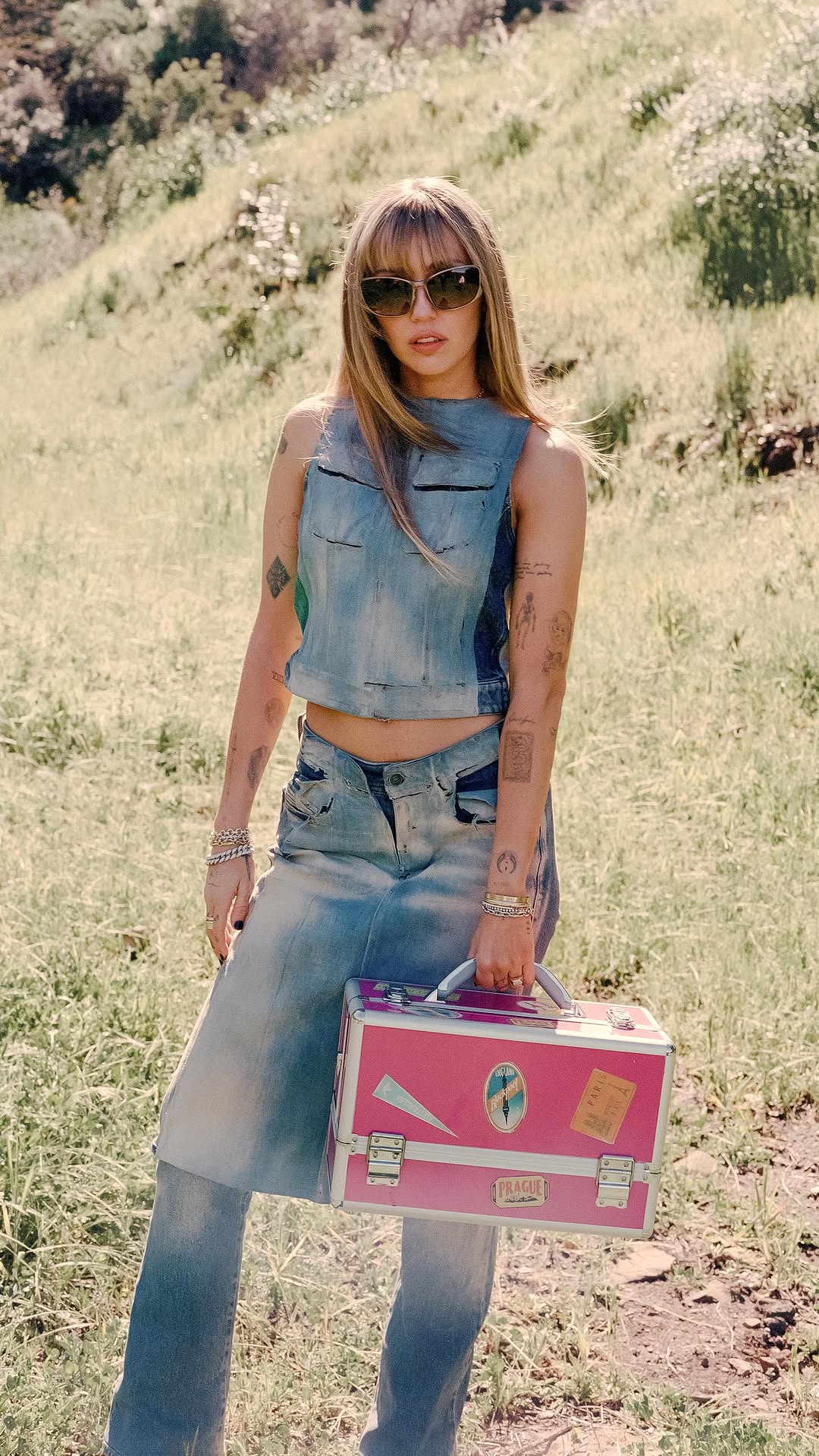 牛仔面料 满印&循环 洗水 陶器蓝 石板 星空色 基础扣饰 Y2K 辣妹  - VALI鞋履AI设计主图