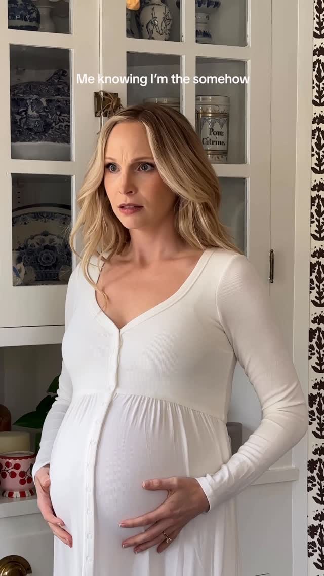 针织面料 V领 超长袖 基础袖 抽褶 山羊灰 云雾色 古裙衬 基础扣饰  - VALI鞋履AI设计主图