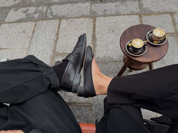 无烟煤色 黄貂鱼 熔岩烟 低帮 深口鞋 皮革 