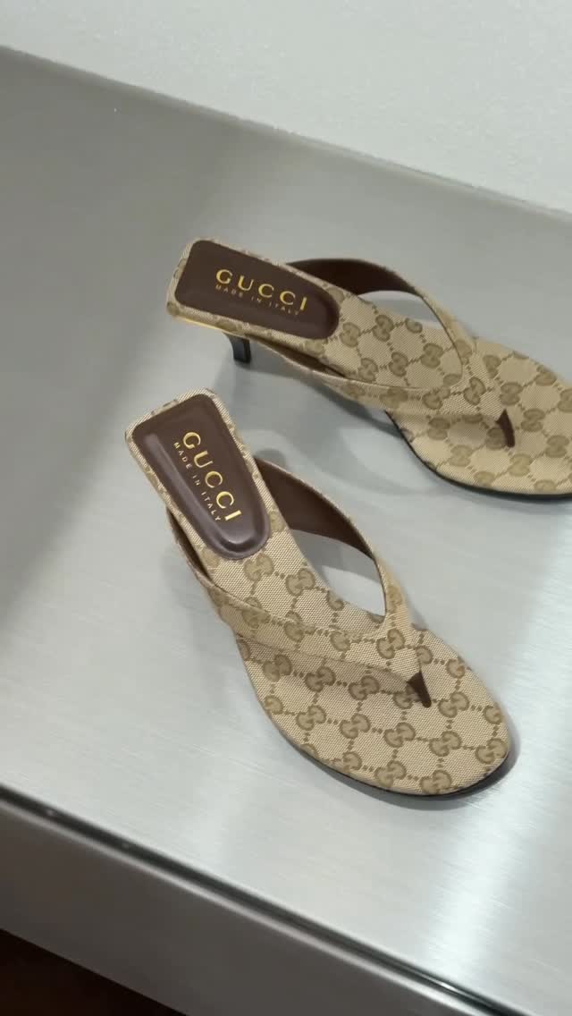 榆木色 橄榄灰 浅卡其色 无帮 皮革  - VALI鞋履AI设计主图