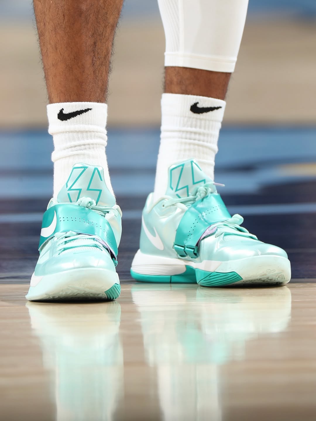 粉海蓝 冰城堡 半透明 中帮 皮革  - VALI鞋履AI设计主图