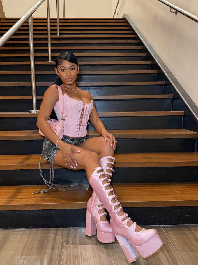 高跟 粗跟 利拉紫 毛地黄色 胸花 圆头 系带 皮革 