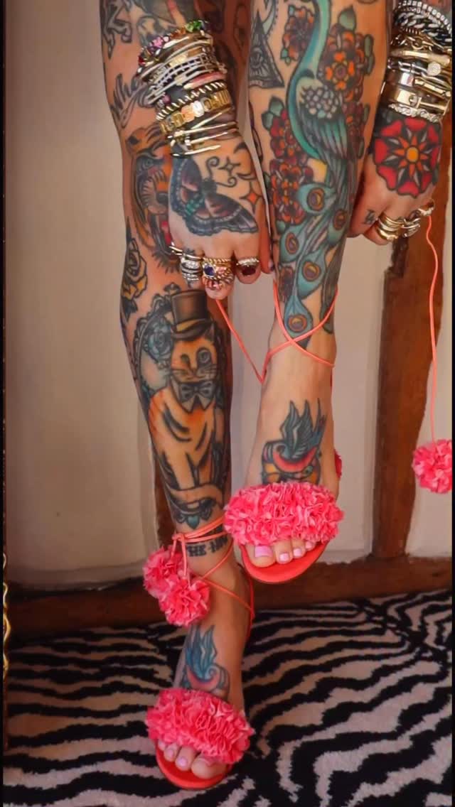 棒棒糖色 胭脂红 警觉 无帮  - VALI鞋履AI设计主图