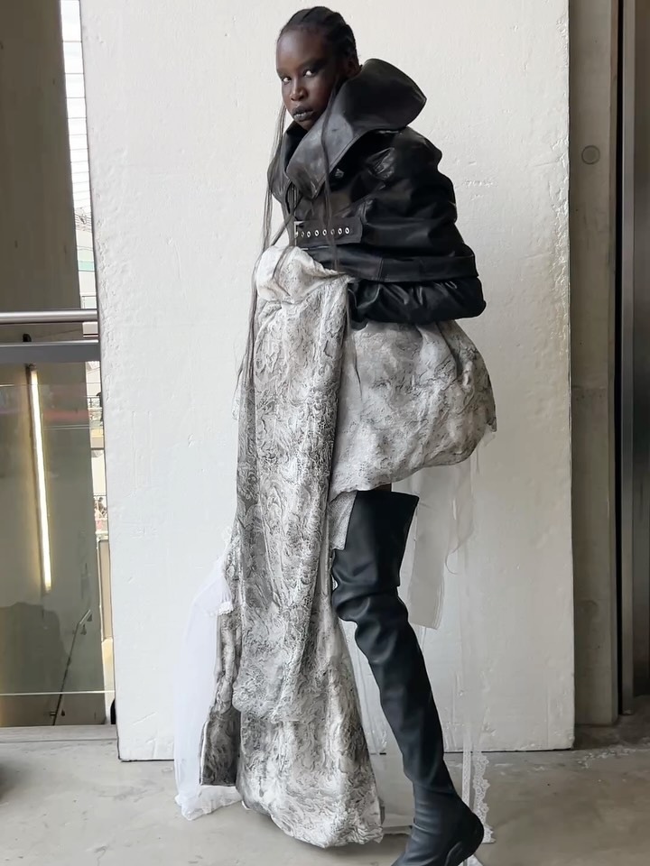 翻领 中长袖 基础袖 燕尾服 轮廓灰 悬崖灰 基础扣饰 暗黑风  - VALI鞋履AI设计主图