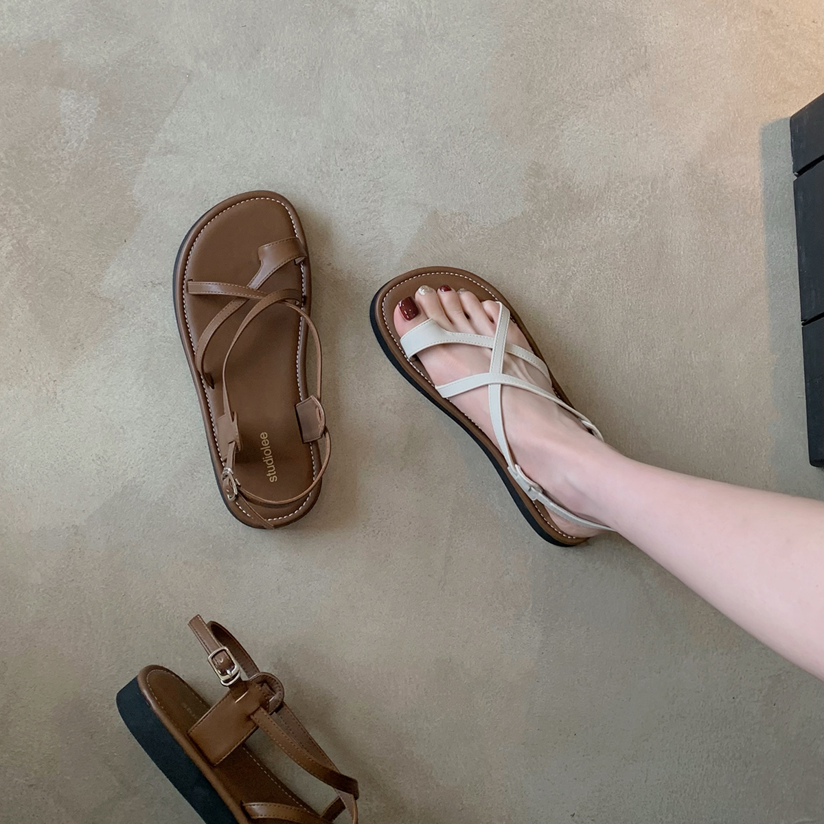 葡萄妈studiolee百搭交叉扣带套趾软底小众罗马风度假厚底凉鞋女主图
