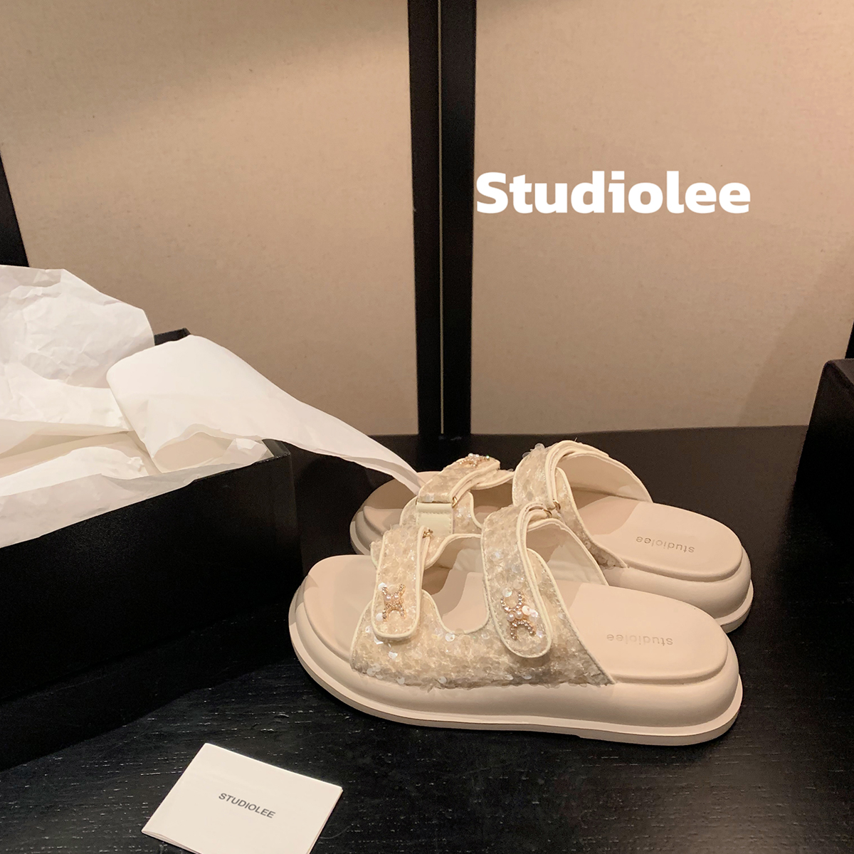 葡萄妈studiolee 圆头双魔术贴精致钻扣厚底增高度假沙滩凉拖鞋女主图